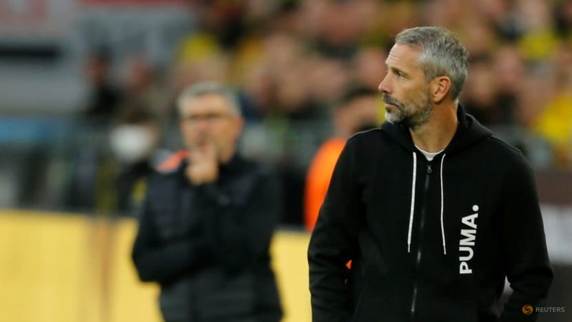 No flowers for Dortmund coach Rose on return to Gladbach
No flowers for Dortmund coach Rose on return to Gladbach