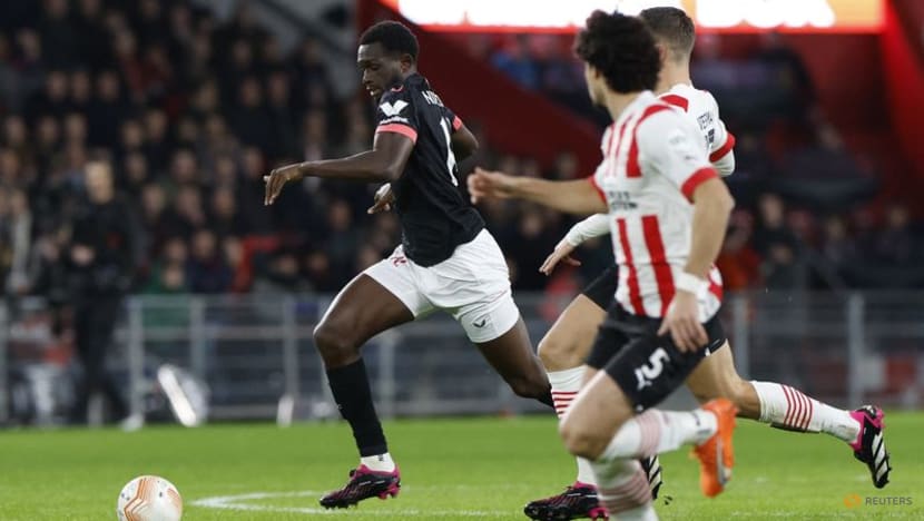 Late goals earn PSV victory but Sevilla advance Late goals earn PSV victory but Sevilla advance