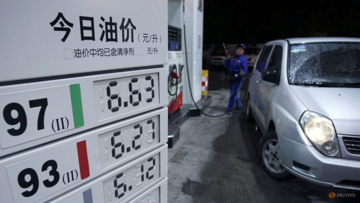Oil price set to test fresh peaks barring Iran