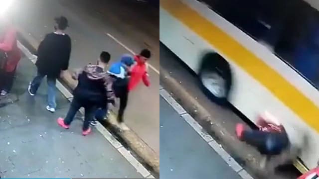 巴西男子被撞肩膀与人起冲突 遭踢飞卷入巴士车轮下