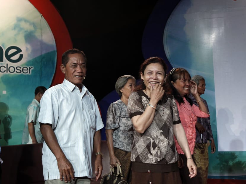 TV show reunites Cambodian families scattered by Khmer Rouge - TODAY