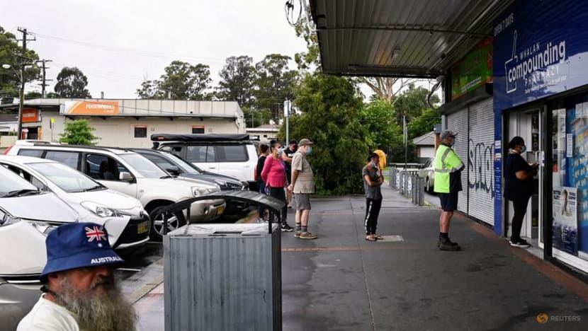 Australia battles fresh Omicron outbreak as COVID-19 deaths rise Australia battles fresh Omicron outbreak as COVID-19 deaths rise