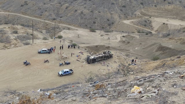 秘鲁一辆巴士坠崖 至少24人丧命