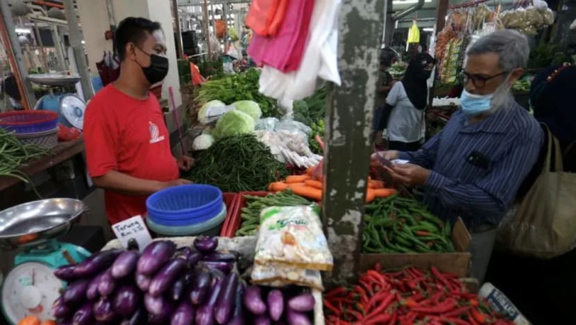 Kesan inflasi terasa, peniaga bahan mentah di M'sia jual sekadar balik modal