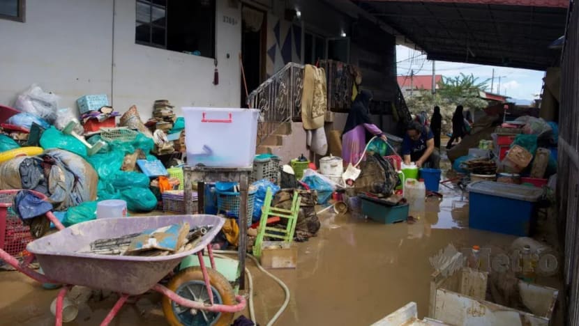 5 maut, 41,000 penduduk dipindahkan dalam banjir 'sekali setiap 100 tahun' di M'sia 5 maut, 41,000 penduduk dipindahkan dalam banjir 'sekali setiap 100 tahun' di M'sia