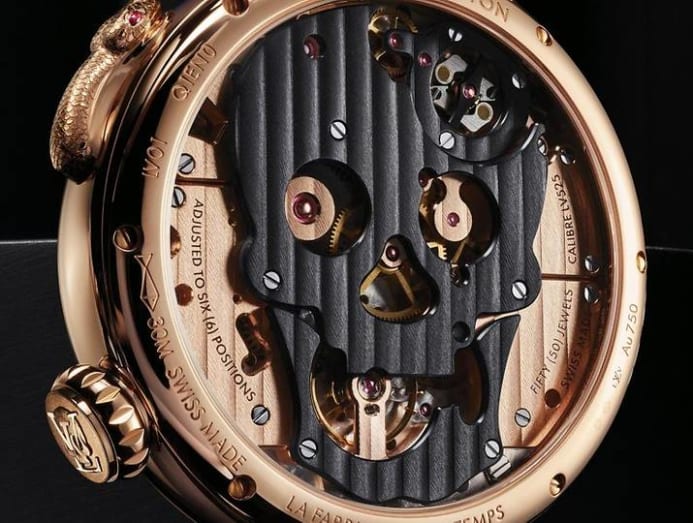 On the new vanitas-inspired Tambour Carpe Diem, the time can be