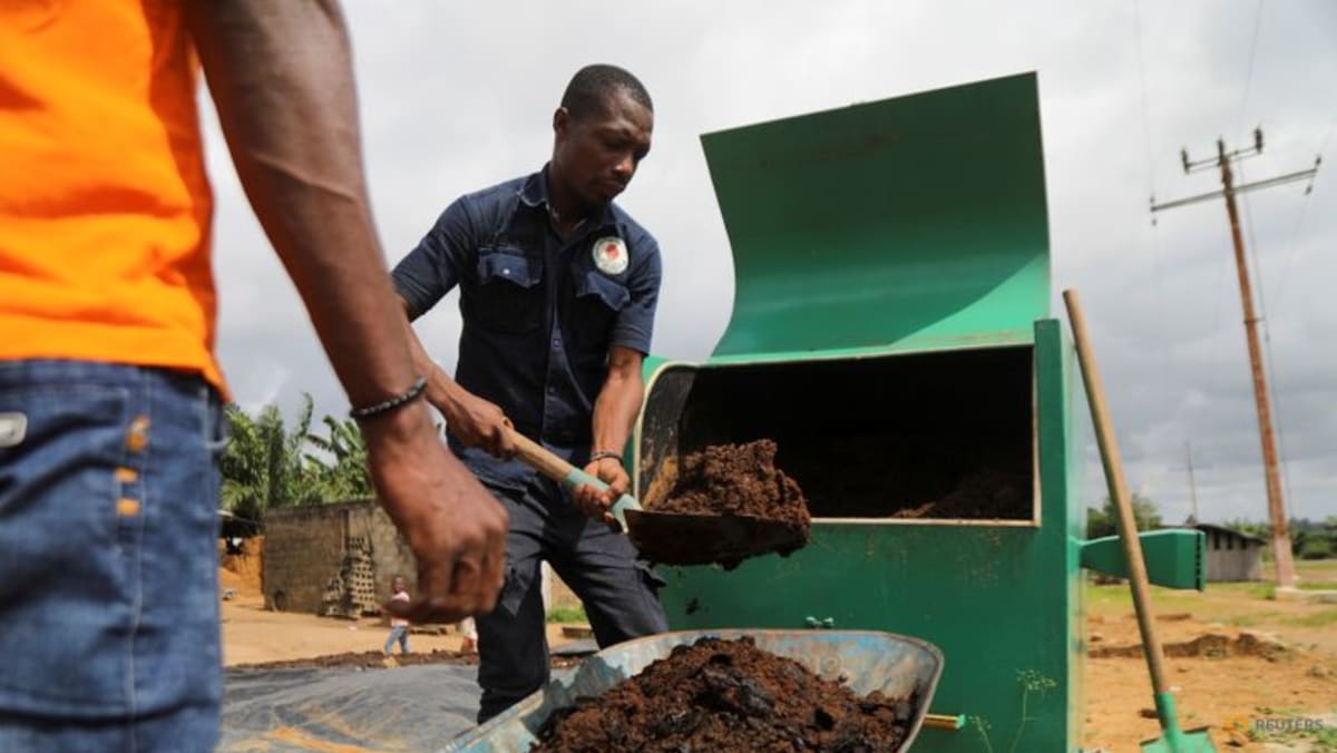 Kotak kecil mengubah sampah menjadi harta karun bagi petani Pantai Gading