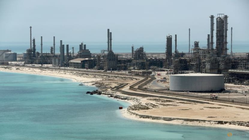 Chinese refiners seek less Saudi crude as demand weak Chinese refiners seek less Saudi crude as demand weak
