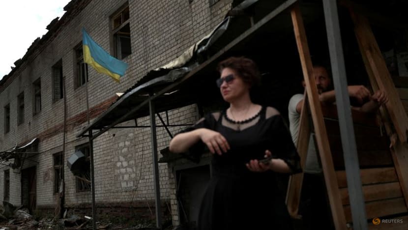 Ukrainians hold out as Russia storms eastern city on war's 100th day Ukrainians hold out as Russia storms eastern city on war's 100th day