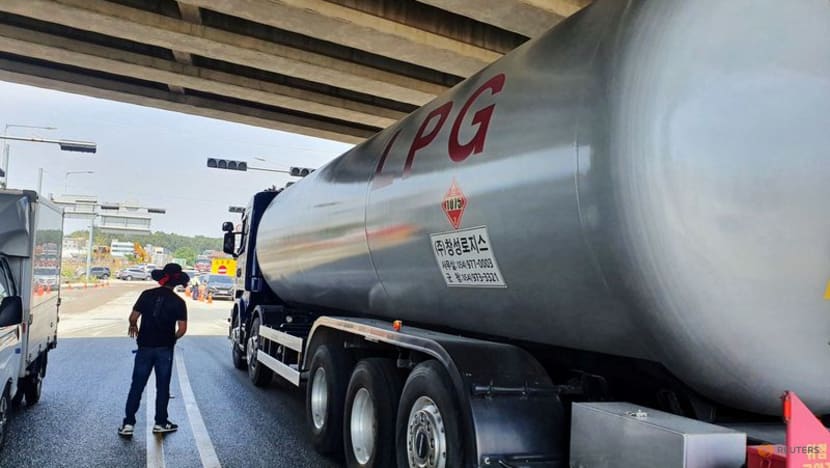 South Korean truckers go on strike, posing risk to supply chain South Korean truckers go on strike, posing risk to supply chain
