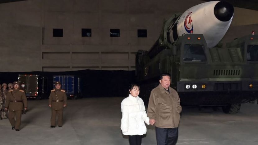 Kim Jong Un 'tayang' anak perempuan di pelancaran peluru berpandu balistik 