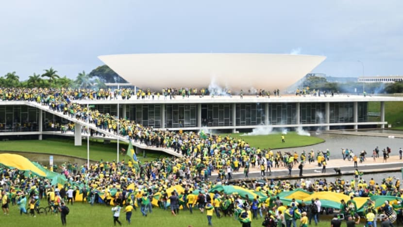 Bolsonaro supporters storm Brazil's presidential palace, Congress and Supreme Court Bolsonaro supporters storm Brazil's presidential palace, Congress and Supreme Court