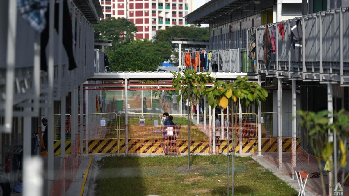 Lebih dari separuh pekerja migran di asrama Jurong telah divaksinasi atau memiliki status terverifikasi, kata MOM