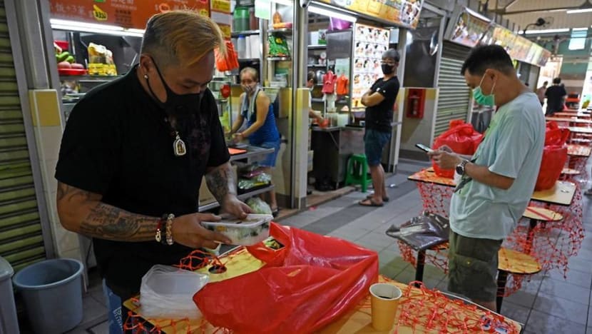 Workers at food outlets required to wear face masks from Apr 13 Workers at food outlets required to wear face masks from Apr 13