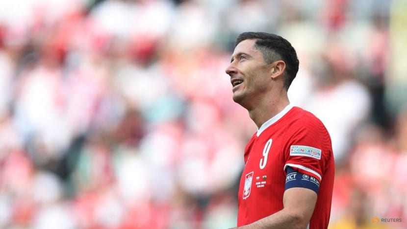 French Open champion Swiatek is 'overwhelmed' by Lewandowski support French Open champion Swiatek is 'overwhelmed' by Lewandowski support
