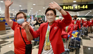 Feng Tianwei arrives at Changi Airport to cheers from around 100 supporters 