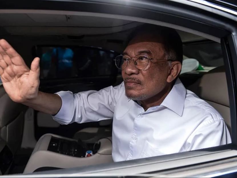 PKR president Datuk Seri Anwar Ibrahim confirmed that Umno had offered him the prime minister post if he joined the party to form the federal government just before last week’s political crisis. PKR president Datuk Seri Anwar Ibrahim confirmed that Umno had offered him the prime minister post if he joined the party to form the federal government just before last week’s political crisis.