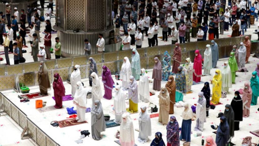 Indonesia Muslims begin Ramadan with social distanced prayers, COVID-19 vaccines Indonesia Muslims begin Ramadan with social distanced prayers, COVID-19 vaccines