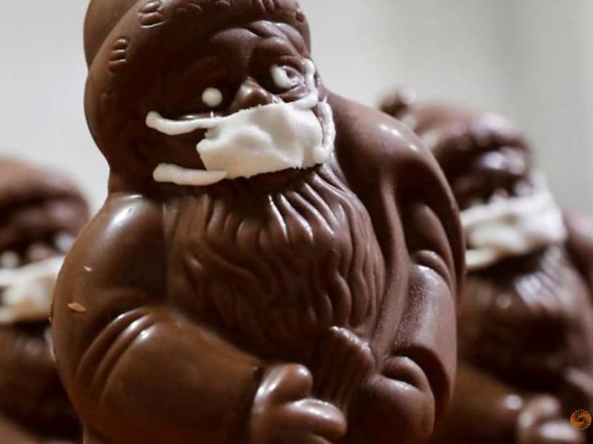 Chocolate Santas in marzipan masks – a coronavirus Christmas hit in Hungary Chocolate Santas in marzipan masks – a coronavirus Christmas hit in Hungary