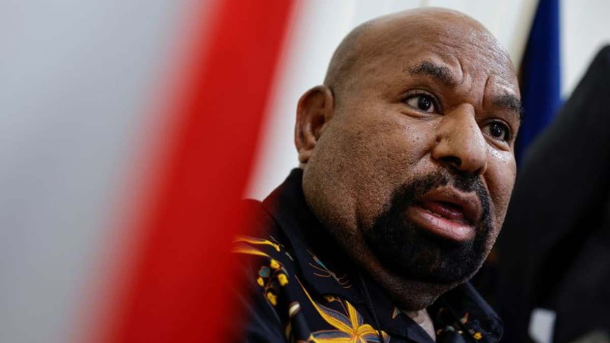 Badan antikorupsi Indonesia menangkap gubernur Papua karena korupsi