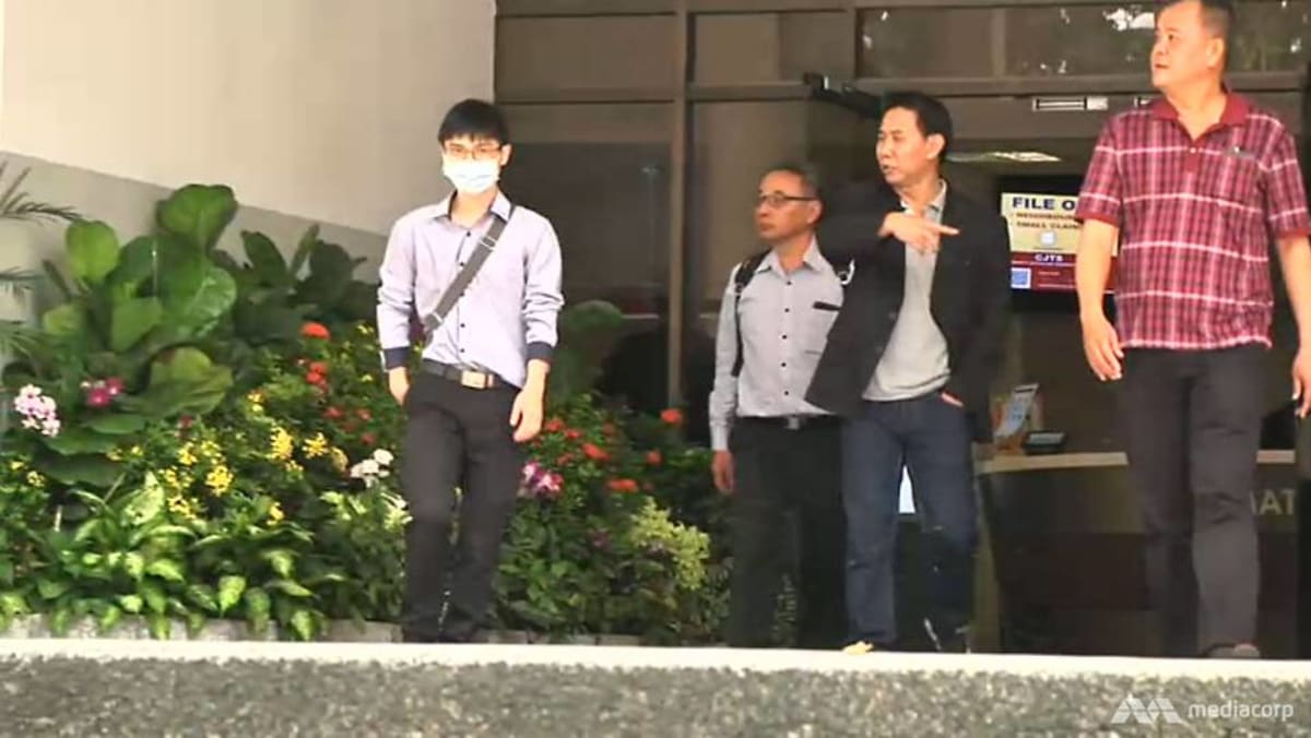 Mantan warga negara Singapura kelahiran Thailand didenda karena wanprestasi dalam dinas nasional