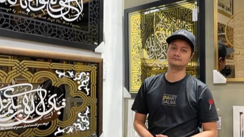 Kisah Suffian Sumamaili - dari pereka alat tulis ke seni khat moden Kisah Suffian Sumamaili - dari pereka alat tulis ke seni khat moden