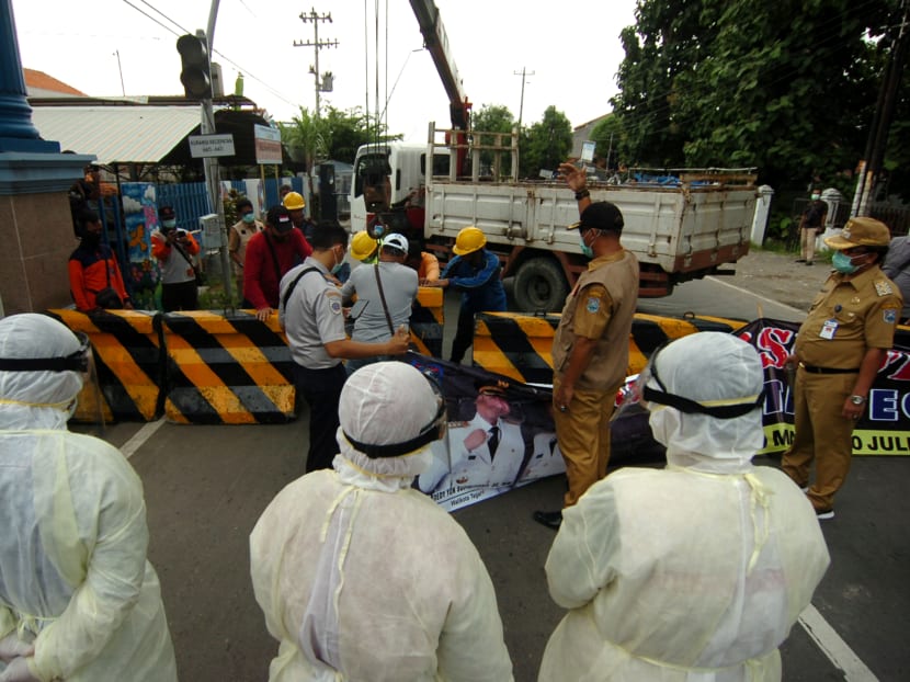 Workers set up a concrete barrier amid the spread of Covid-19 in Tegal, central Java Province, on March 29, 2020. Workers set up a concrete barrier amid the spread of Covid-19 in Tegal, central Java Province, on March 29, 2020.