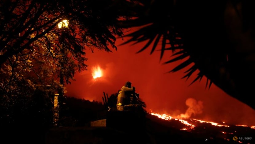 Spain vows to speed up aid to volcano-hit La Palma