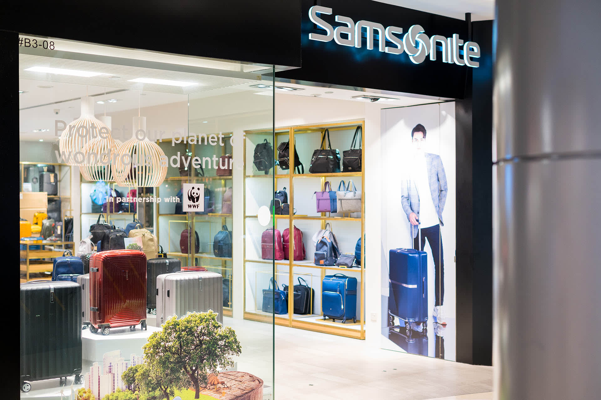 You Can Now Trade In Any Used Luggage For 40% Off Selected Samsonite Luggage — And It’s For A Good Cause