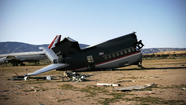 闯入华盛顿领空轻型飞机被追后坠毁 机上四人全罹难