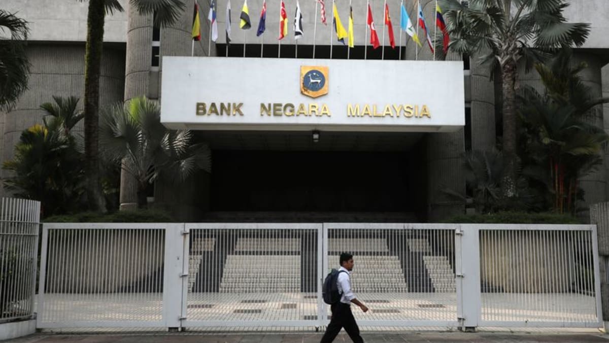 马来西亚中央银行意外将政策利率上调至 3%