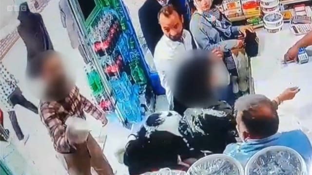 没戴头巾出门 两伊朗女子遭男泼酸奶