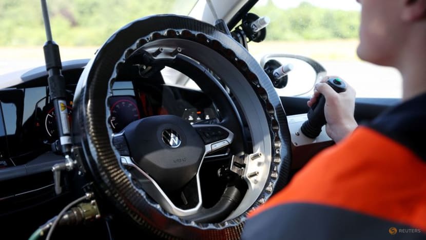 Truly autonomous cars may be impossible without helpful human touch Truly autonomous cars may be impossible without helpful human touch