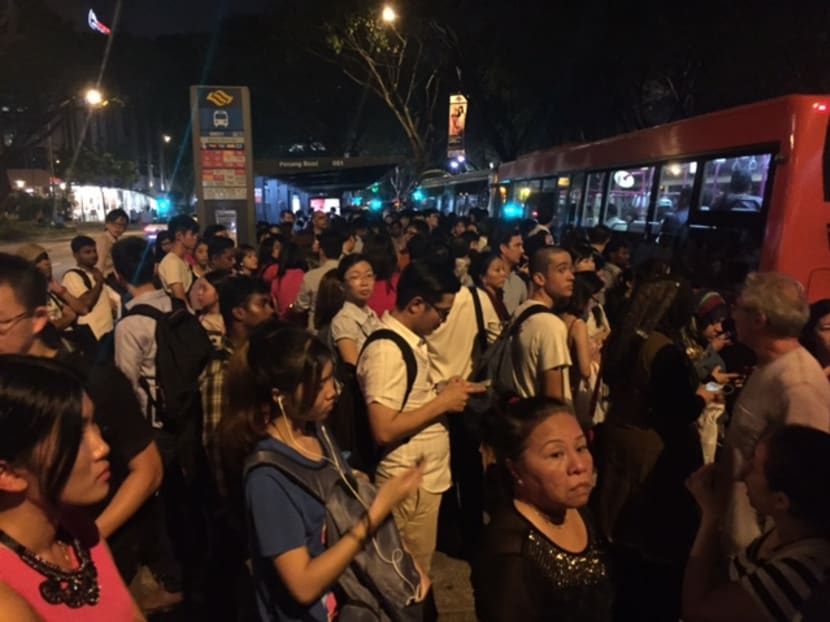 MRT breakdown: North-South, East-West lines down for hours MRT breakdown: North-South, East-West lines down for hours