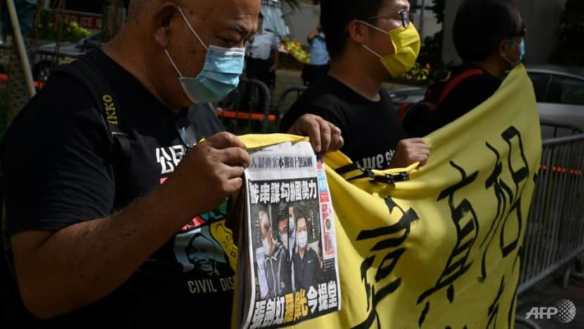 Crowds gather for hearing of two Apple Daily executives on national security charge Crowds gather for hearing of two Apple Daily executives on national security charge