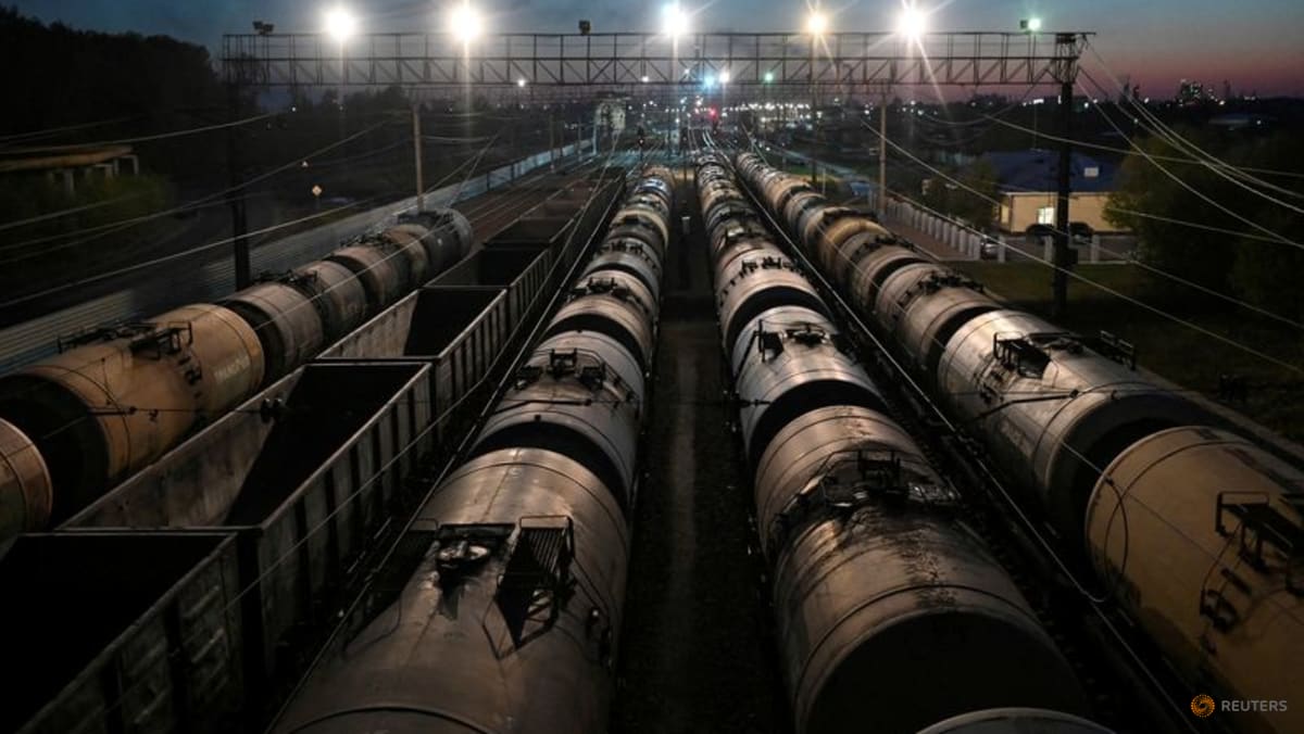 Факти – Кой купува руски суров петрол и кой е спрял