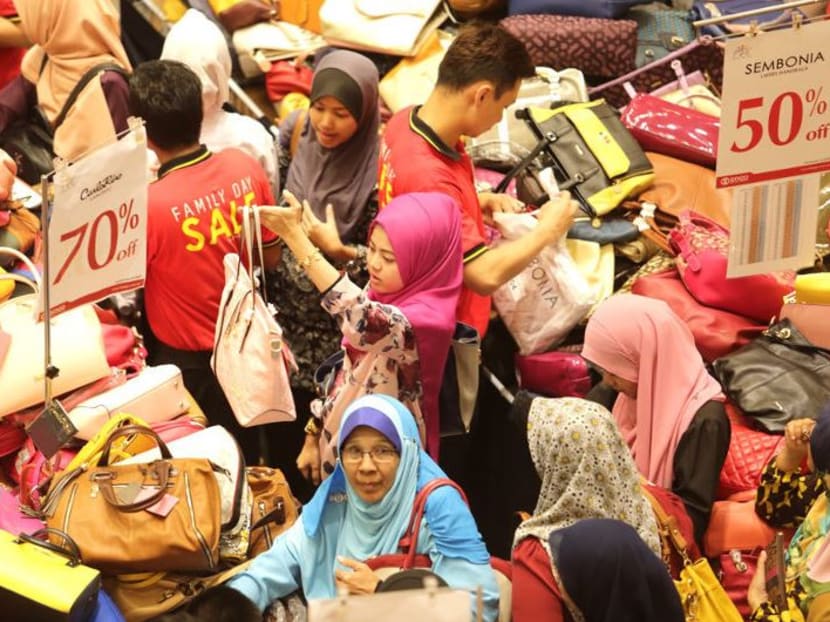 A study has revealed that in Malaysia, 45 per cent of men found it in easier to haggle, while 35 per cent believed it was easier for women. Photo: MALAY MAIL ONLINE