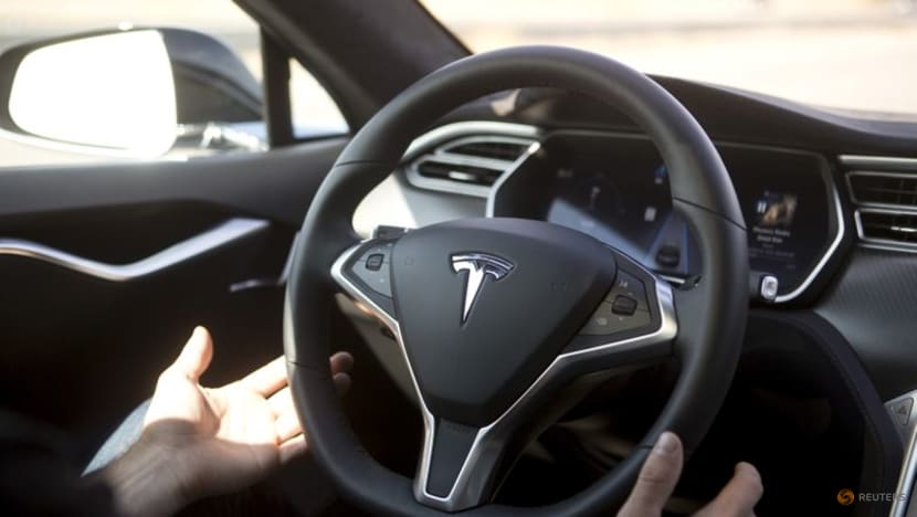 Two senators urge 'thorough' US agency Tesla Autopilot probe Two senators urge 'thorough' US agency Tesla Autopilot probe