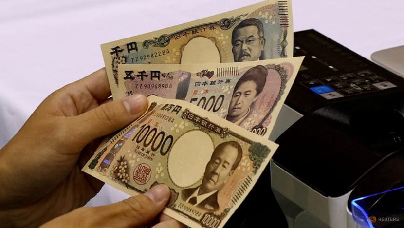 Yen weakens as Bank of Japan tweaks bond yield policy