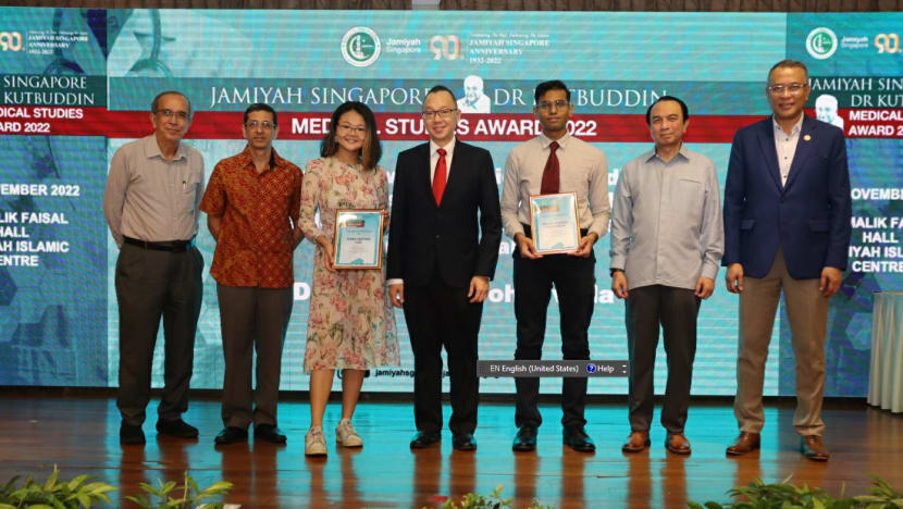 Dua pelajar terima Anugerah Pengajian Perubatan Jamiyah-Dr Kutbuddin 