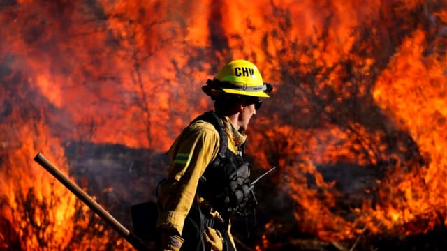 沙漠风助长美南加州野火 4000多人被令疏散