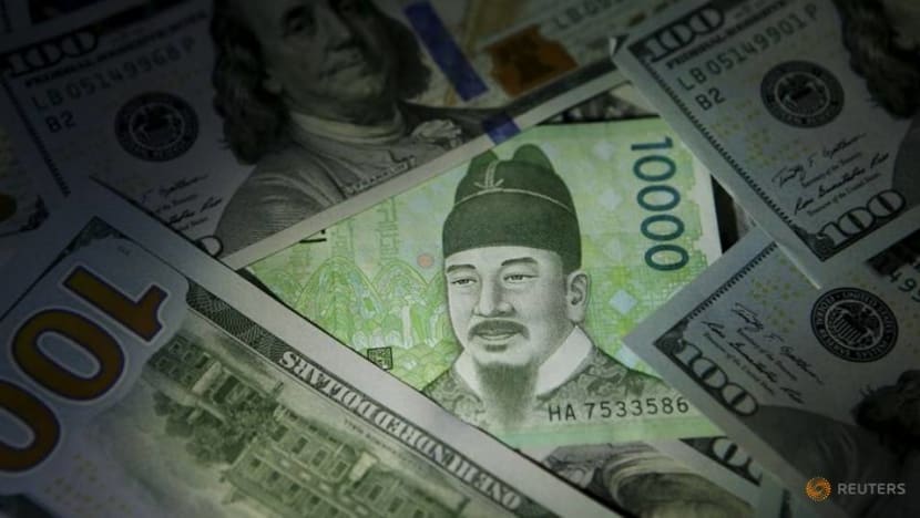 South Korea central bank board members eye exit from stimulus South Korea central bank board members eye exit from stimulus