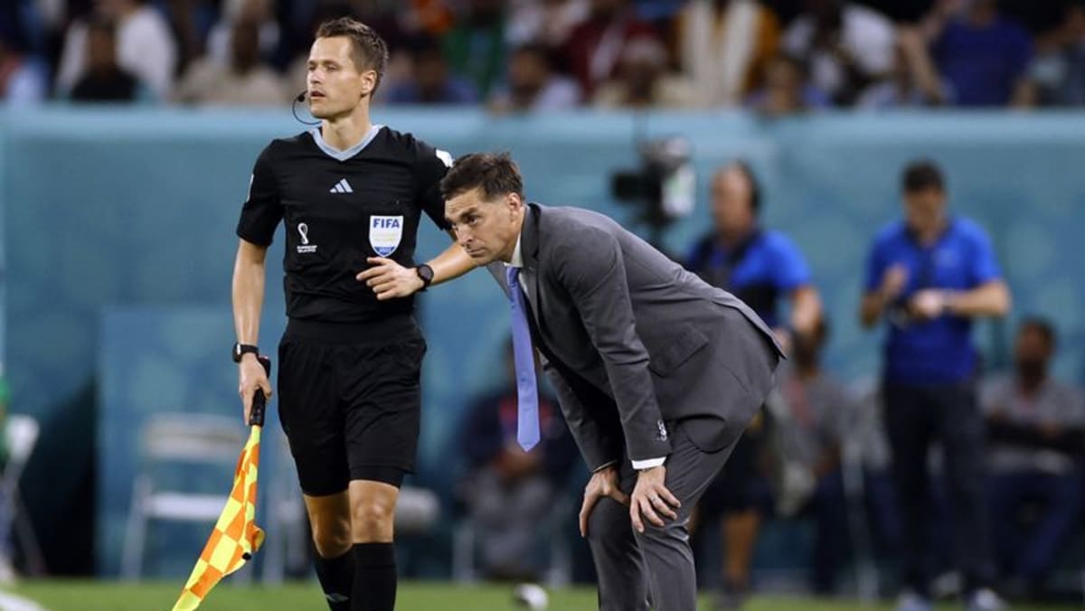 Uruguay meninggalkan Piala Dunia dengan ‘rasa tidak enak di mulut kami’: Pelatih