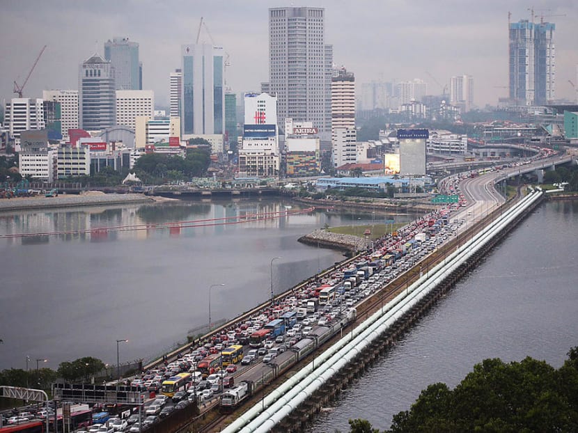 Singapore's Ministry of Transport has welcomed a proposal from Malaysia to build sheltered walkways across the Causeway to make life easier for pedestrians. Singapore's Ministry of Transport has welcomed a proposal from Malaysia to build sheltered walkways across the Causeway to make life easier for pedestrians.