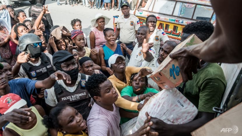 US airlifts food, tents to quake-ravaged southern Haiti US airlifts food, tents to quake-ravaged southern Haiti