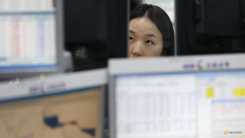 Asian FX bulls loom on signs of slowing Fed rate hikes, China reopening: Reuters poll Asian FX bulls loom on signs of slowing Fed rate hikes, China reopening: Reuters poll