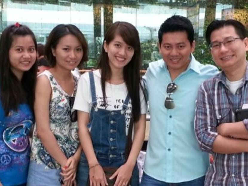 Mr Gabriel Kang (far right) met Mr Pham Van Thoai (second from right) at Changi Airport on Friday (Nov 7), before the latter departed Singapore for Vietnam. Mr Pham was with his girlfriend and other friends. Photo: Gabriel Kang
