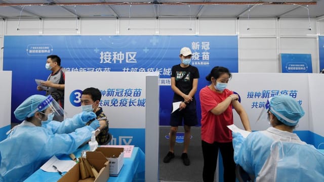 中国主办冬奥会前 为居民接种疫苗追加剂