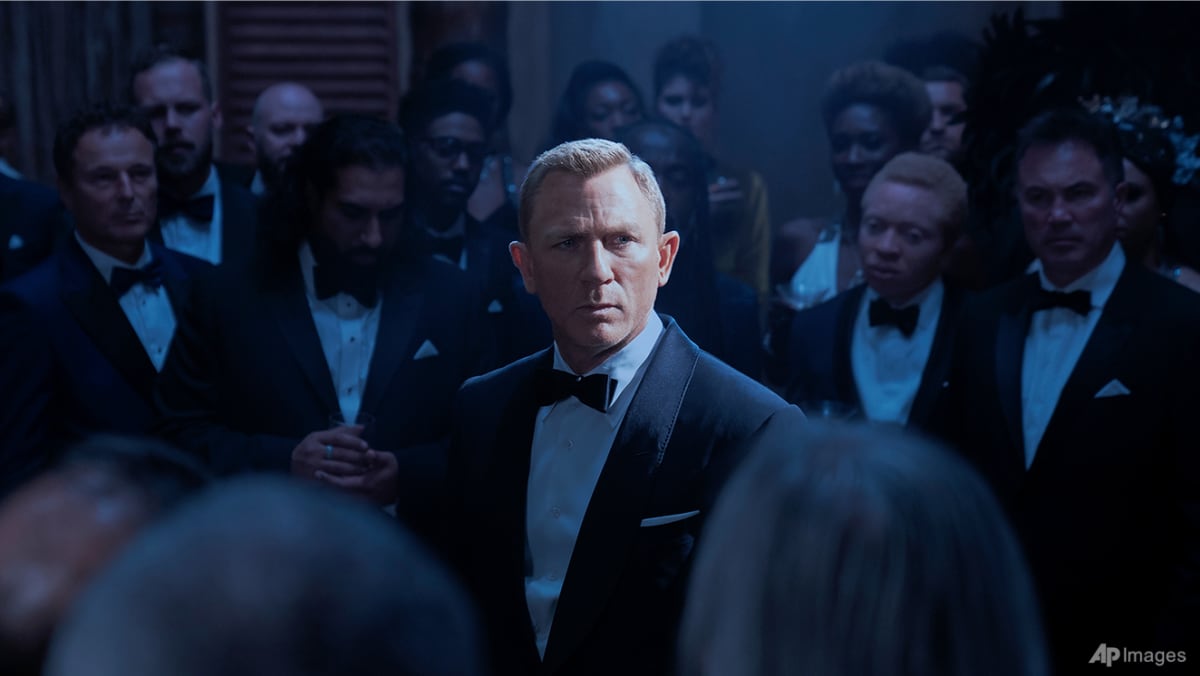 Why are James Bond's suits so ill-fitting? No Time for a Second