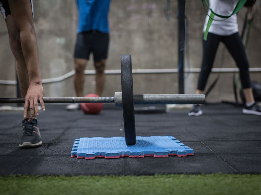 Some past research hints that resistance training helps people retain muscle mass while people are trying to lose weight. Some past research hints that resistance training helps people retain muscle mass while people are trying to lose weight.